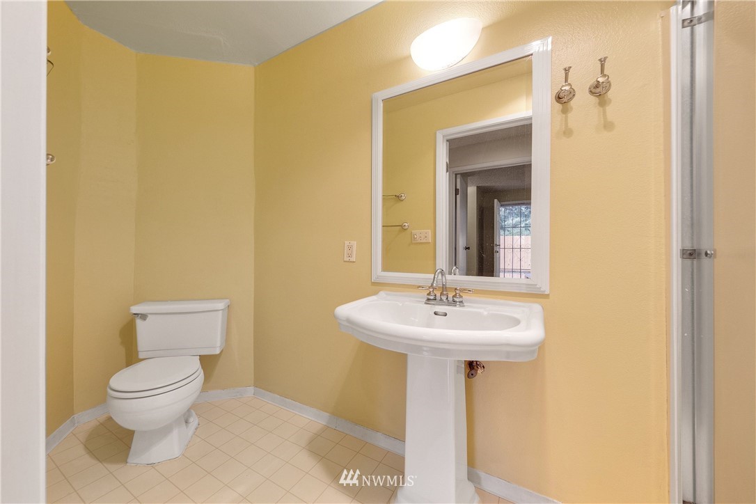 7901 196th Street Southwest, Unit 10 Edmonds, WA 98026 - Photo 14 of 20 Gallery Image 14