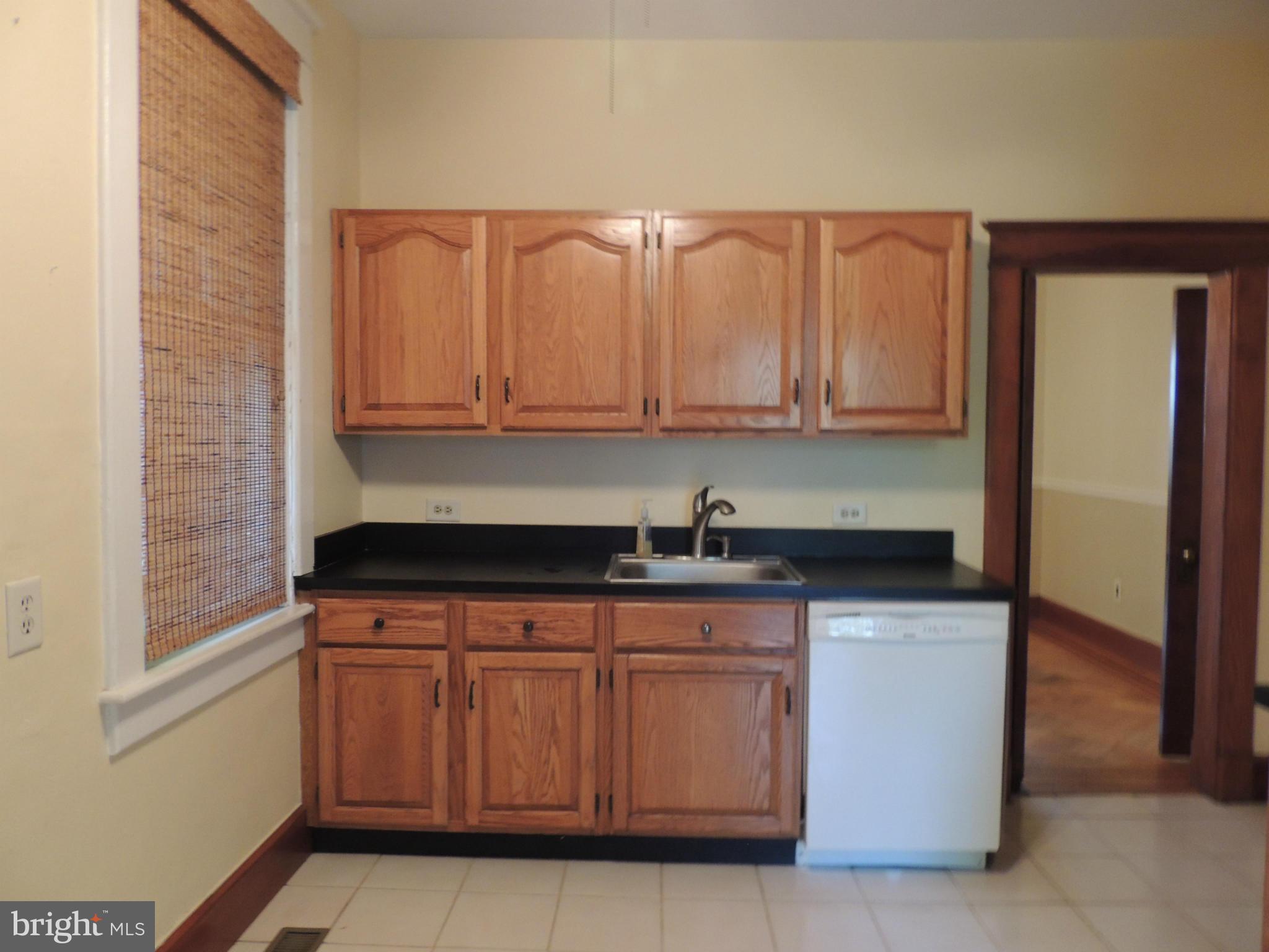 507 Academy Road Baltimore, MD 21228 - Photo 3 of 26 Kitchen