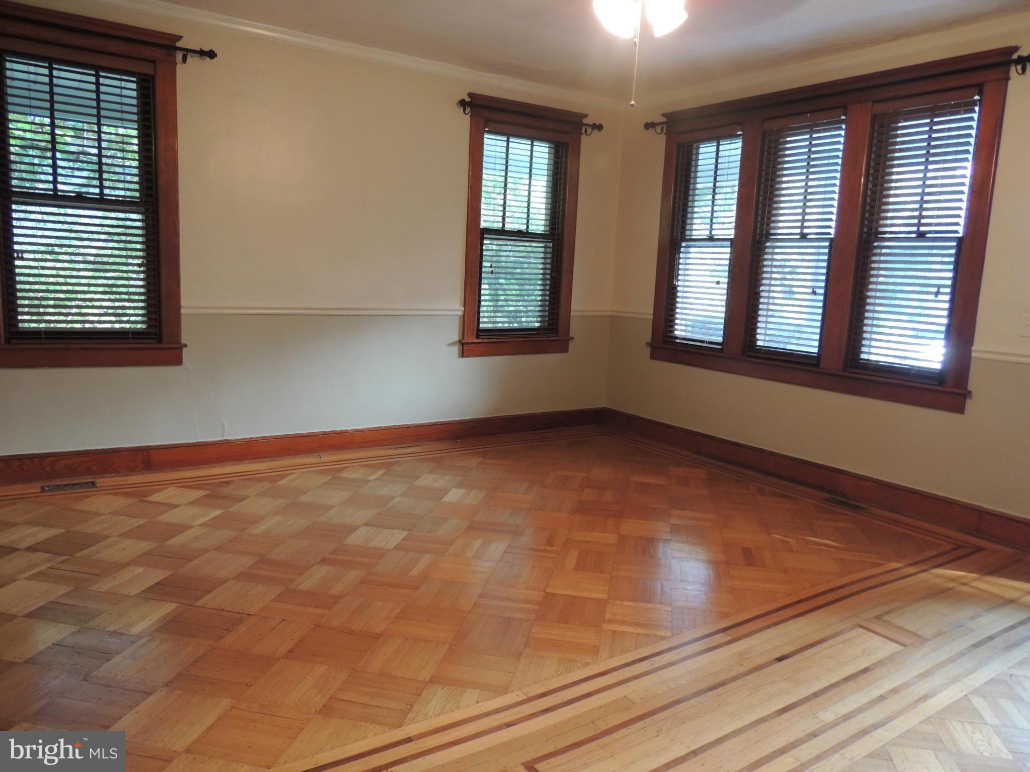 507 Academy Road Baltimore, MD 21228 - Photo 10 of 26 Living Room