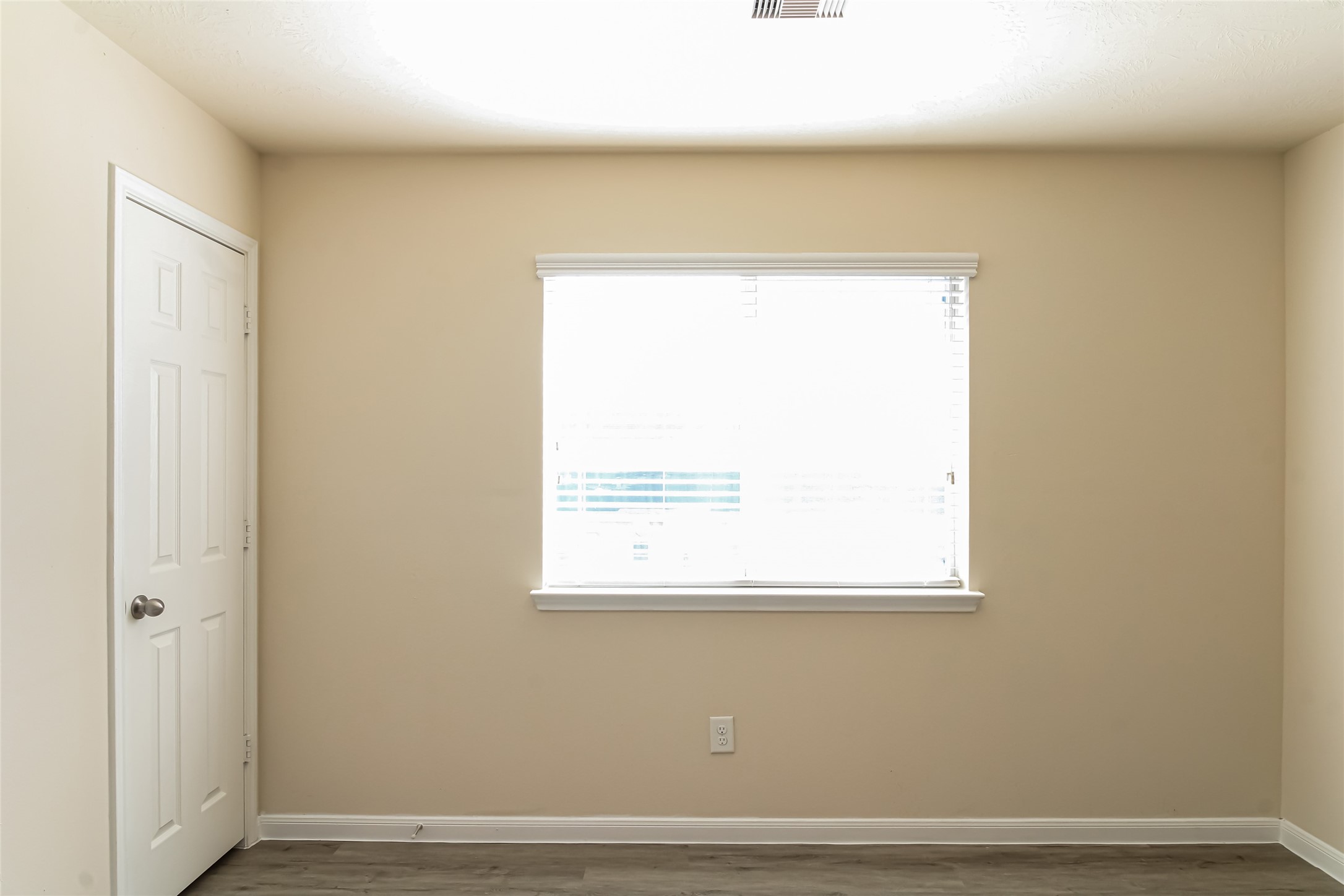12406 Roy Mix Bohn Lane Houston, TX 77044 - Photo 11 of 16 a view of a small space with a window