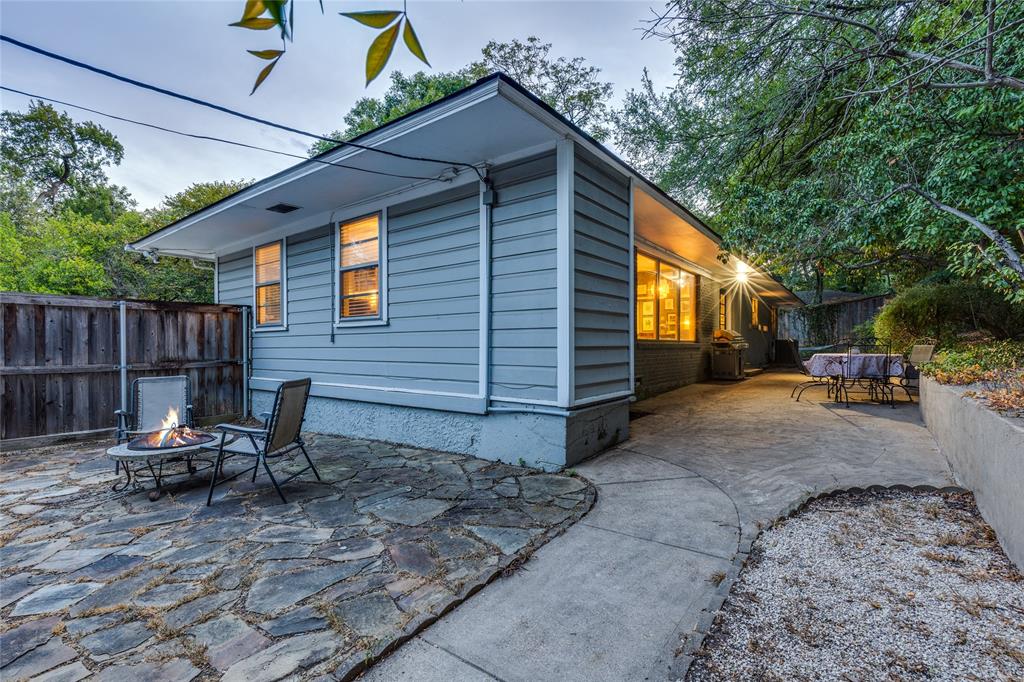 737 North Hampton Road Dallas, TX 75208 - Photo 27 of 30 The Breezeway between the Garage and the House makes for a great patio transition between the two.