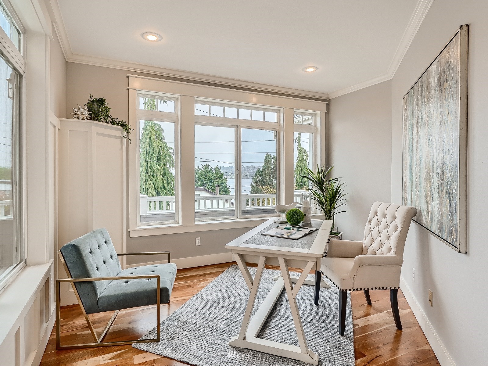 706 North 29th Street Renton, WA 98056 - Photo 13 of 37 a living room with furniture and a window