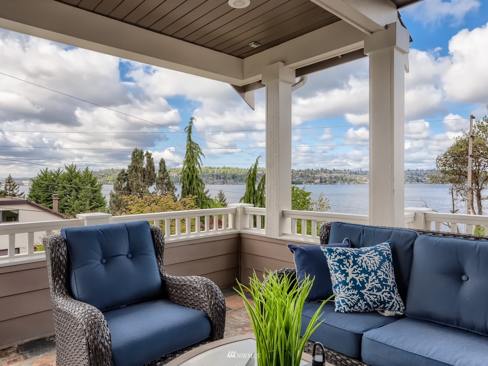 706 North 29th Street Renton, WA 98056 - Photo 15 of 37 a roof deck with couch