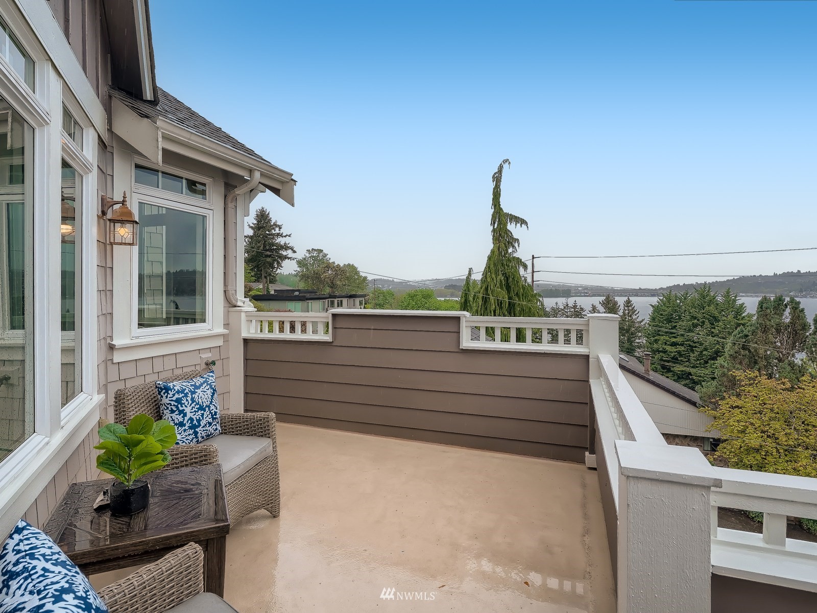 706 North 29th Street Renton, WA 98056 - Photo 21 of 37 a view of a bench in the porch