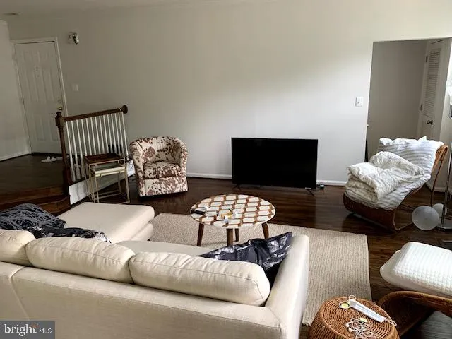 $2,850 | 4651 Longstreet Lane, Unit 104, Alexandria, VA 22311