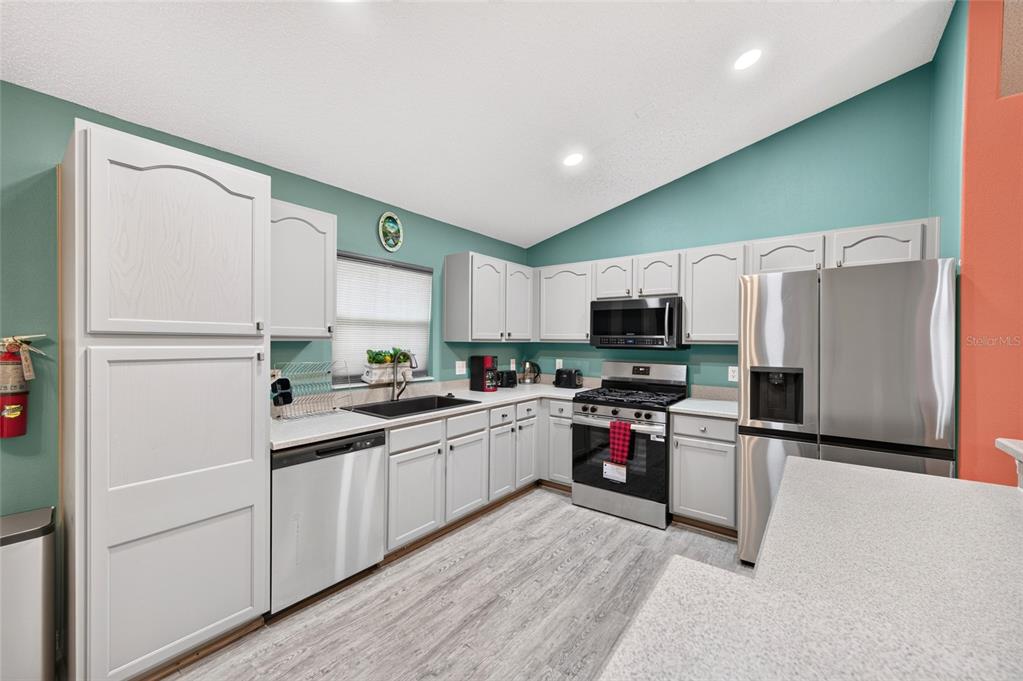 2577 Oneida Loop Kissimmee, FL 34747 - Photo 42 of 70 Gallery Image 42