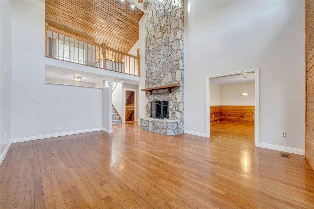 465 Summit Ridge Road Southwest Christiansburg, VA 24073 - Photo 8 of 79 08-MIB08097