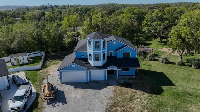 $599,000 | 27135 Webster Court, Weston, MO 64098