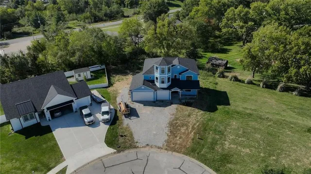 $599,000 | 27135 Webster Court, Weston, MO 64098