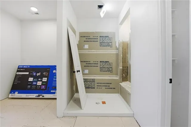 $599,000 | 27135 Webster Court, Weston, MO 64098