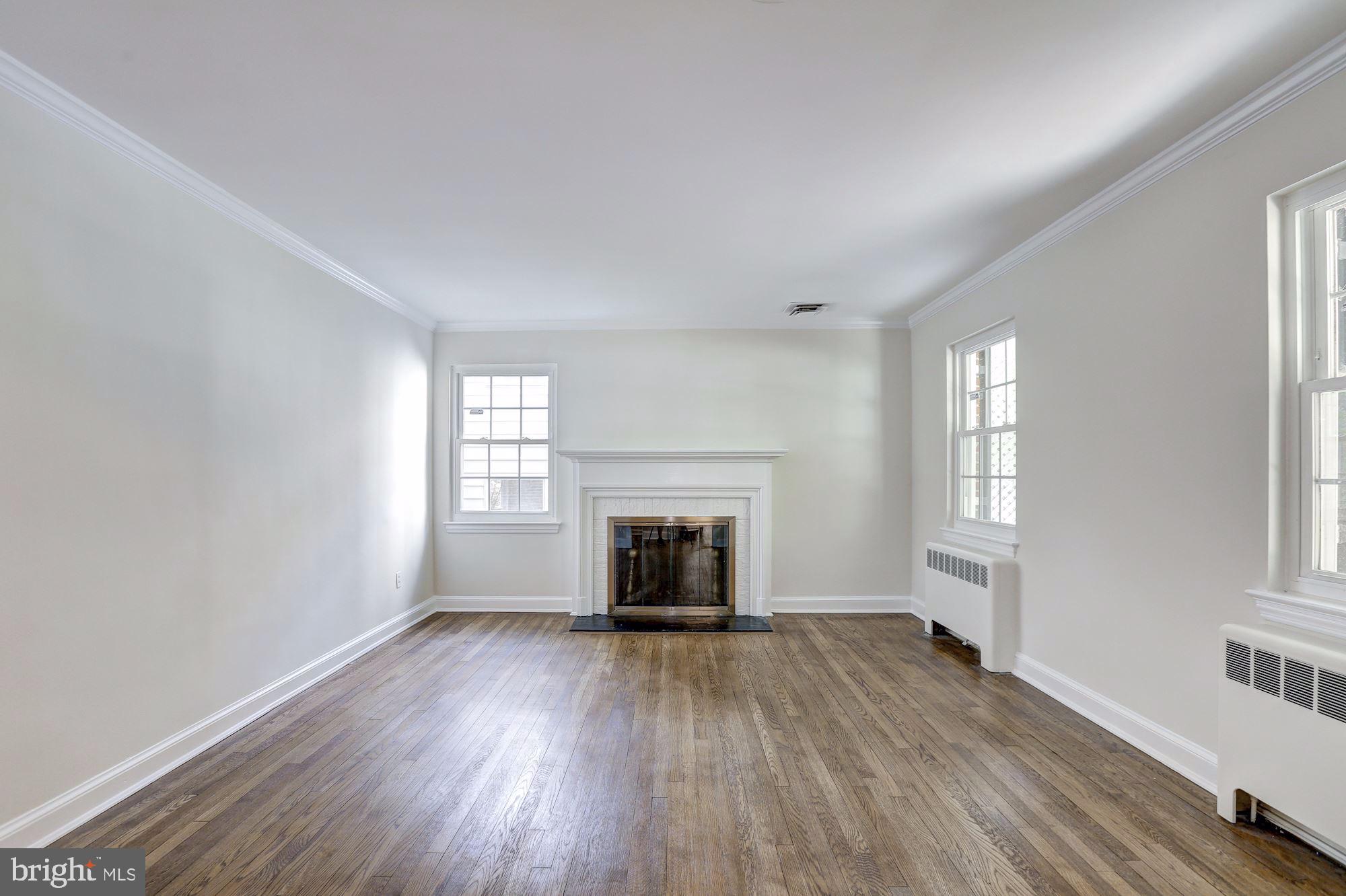5614 Overlea Road Bethesda, MD 20816 - Photo 4 of 22 Living Room
