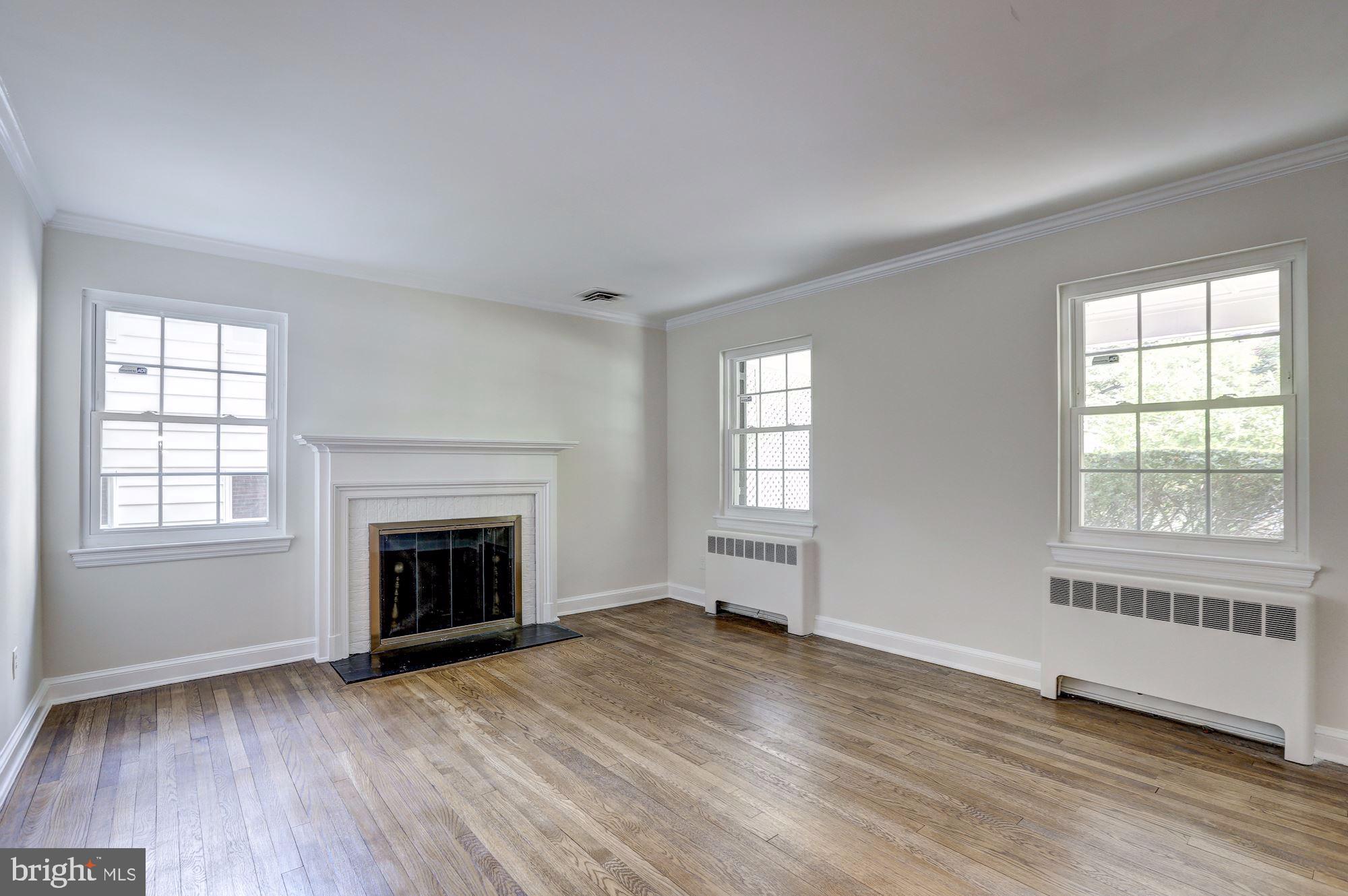 5614 Overlea Road Bethesda, MD 20816 - Photo 5 of 22 Living Room