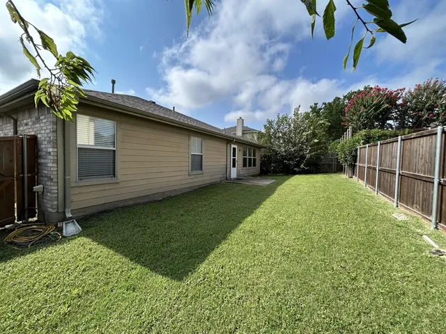 $1,900 | 1820 Southridge Lane, Sherman, TX 75092