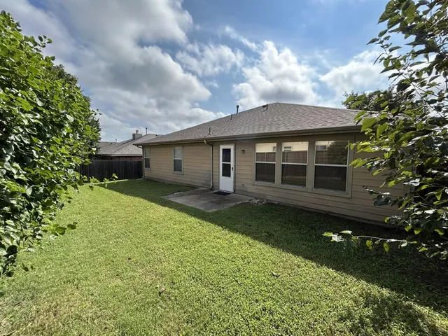 $1,900 | 1820 Southridge Lane, Sherman, TX 75092