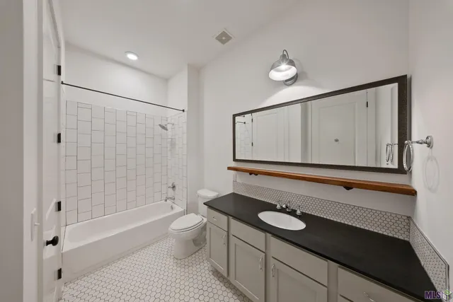 $2,200 | 255 East Boyd Drive, Unit 211, Baton Rouge, LA 70808