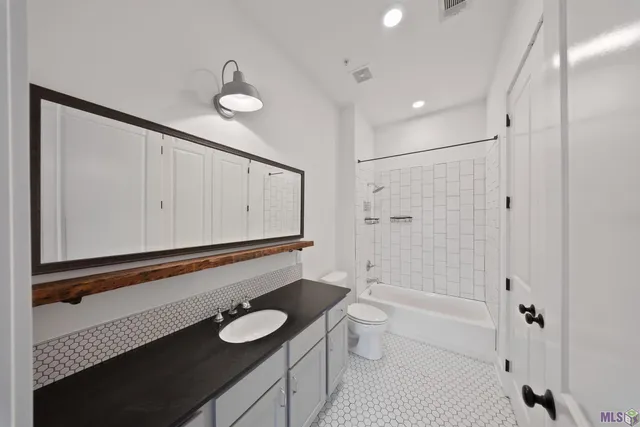 $2,200 | 255 East Boyd Drive, Unit 211, Baton Rouge, LA 70808