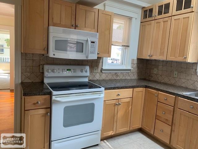 97 Muir Road Grosse Pointe, MI 48236 - Photo 12 of 34 50024547-11.JPG