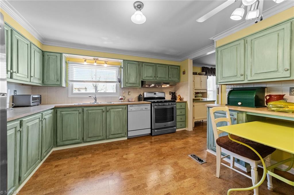 6509 Monnett Road Climax, NC 27233 - Photo 10 of 37