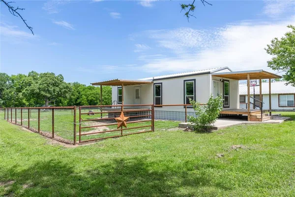 $140,000 | 601 East Reynosa Avenue, De Leon, TX 76444