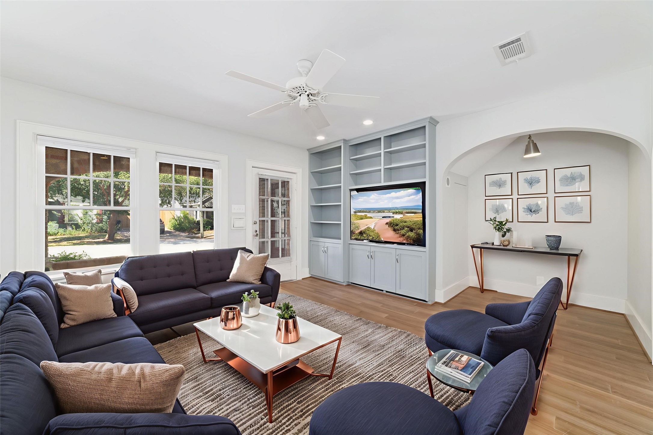 2907 Albany Street Houston, TX 77006 - Photo 6 of 29 a living room with furniture kitchen view and a window