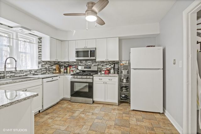 $460,000 | 180 Barberry Road, Highland Park, IL 60035