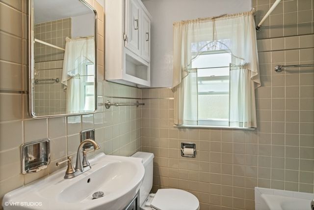 $460,000 | 180 Barberry Road, Highland Park, IL 60035