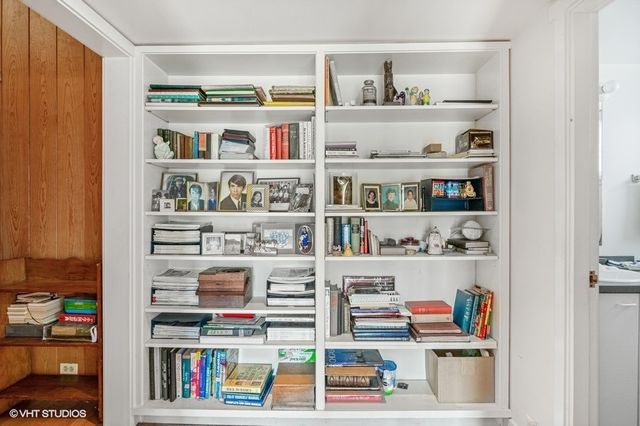 $460,000 | 180 Barberry Road, Highland Park, IL 60035