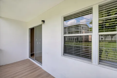$200,000 | 296 Fanshaw H, Boca Raton, FL 33434