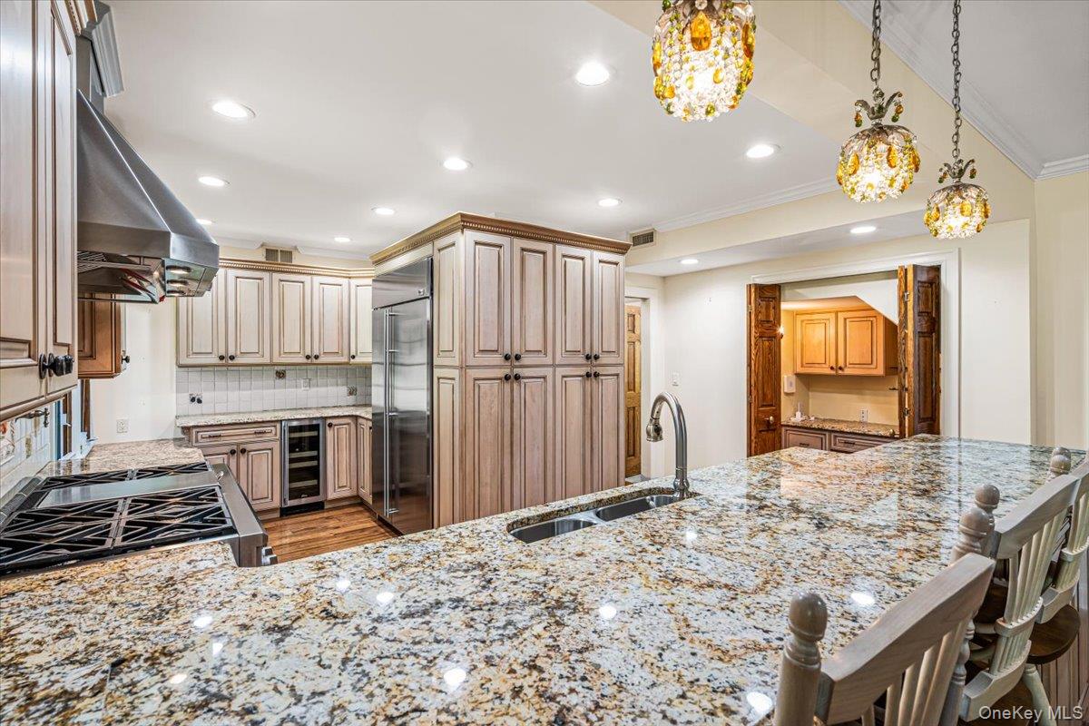 84 Luquer Road Manhasset, NY 11030 - Photo 8 of 16 Gallery Image 8