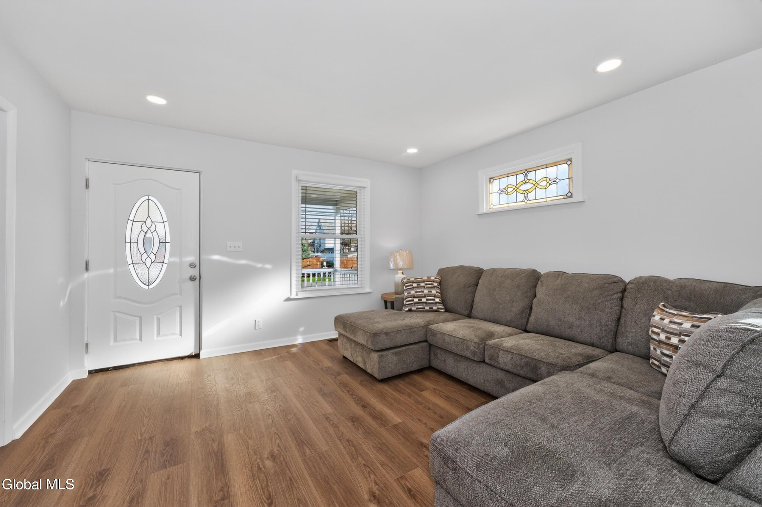 2618 Hendricks Street Rotterdam, NY 12306 - Photo 6 of 44 1 Livingroom 3