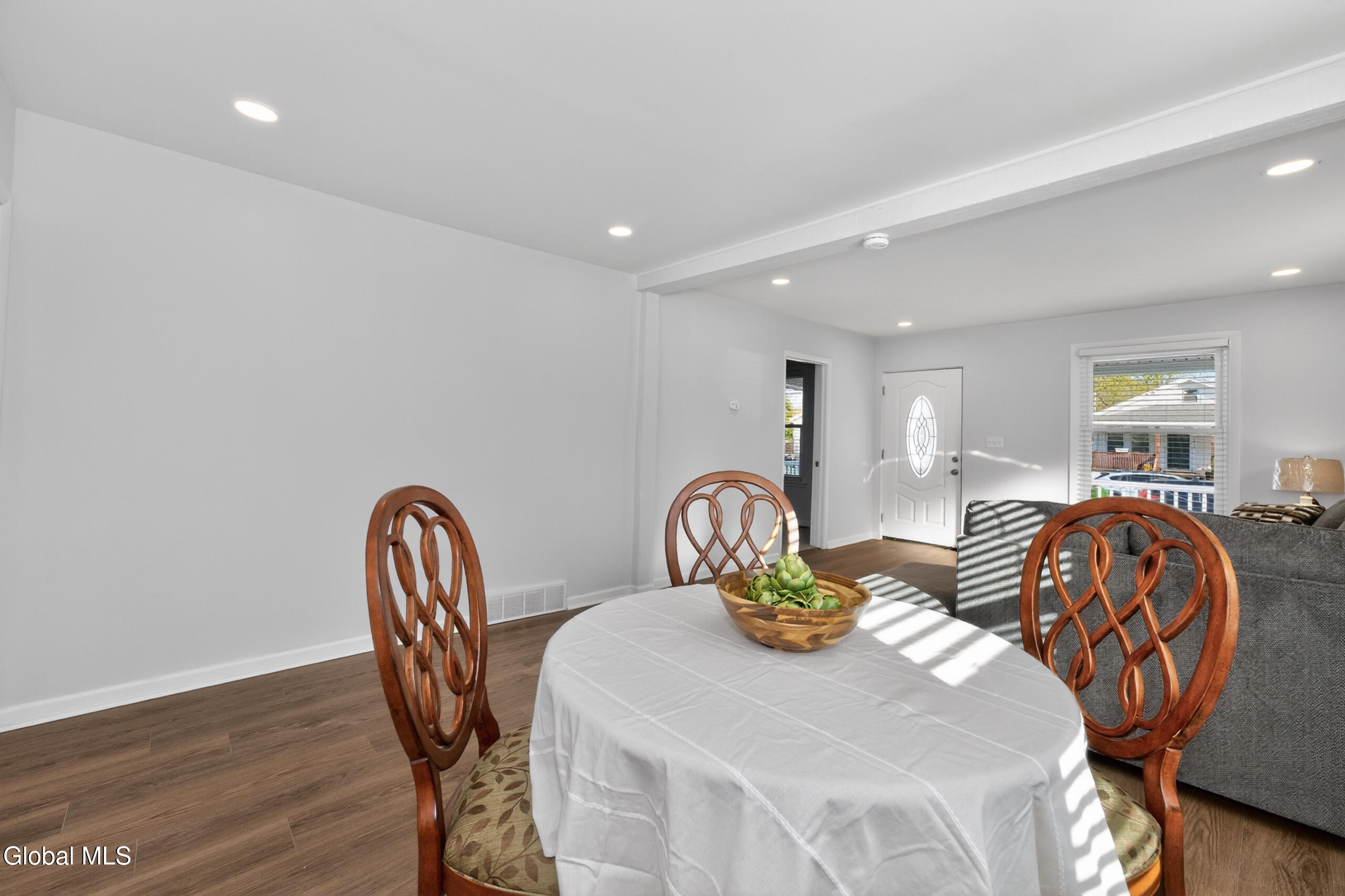 2618 Hendricks Street Rotterdam, NY 12306 - Photo 7 of 44 2 Diningroom 1