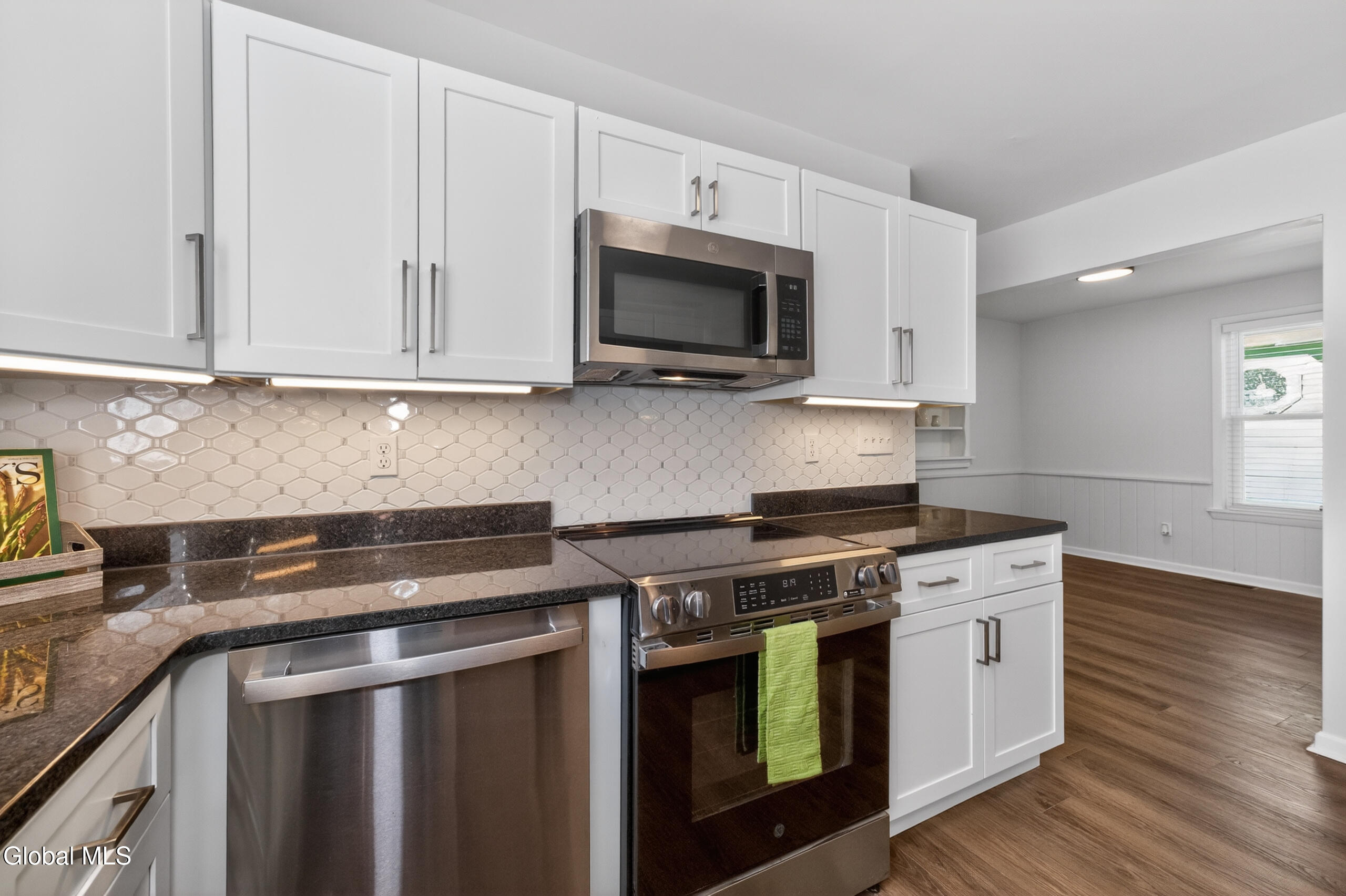 2618 Hendricks Street Rotterdam, NY 12306 - Photo 9 of 44 3 Kitchen 1