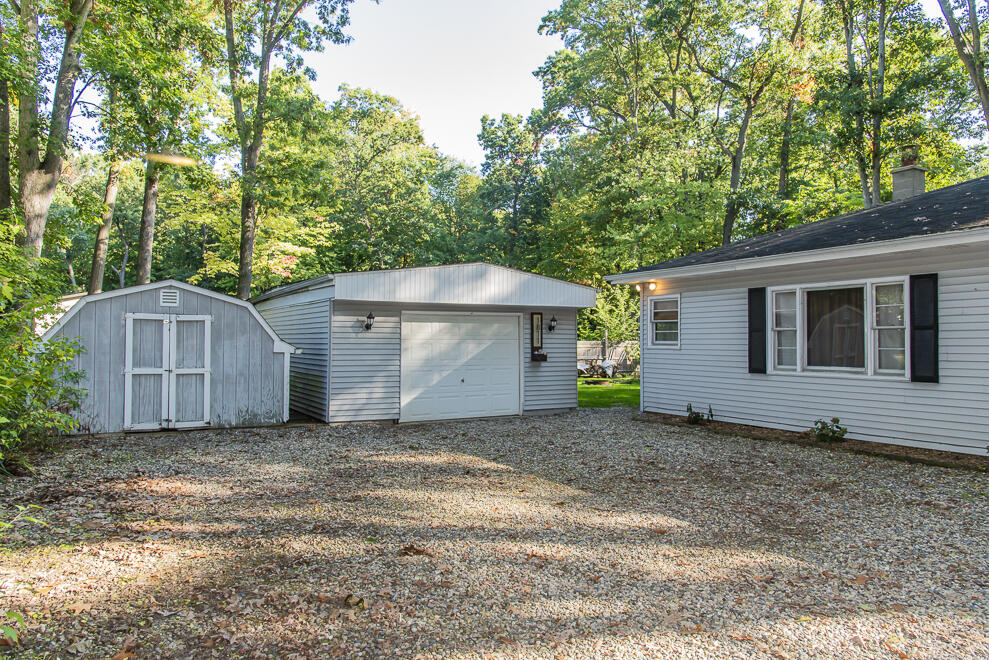1811 Vickery Road Portage, MI 49002 - Photo 2 of 24 DSC_9456