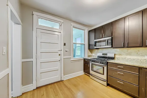 $2,750 | 2646 Ewing Avenue, Unit 2, Evanston, IL 60201