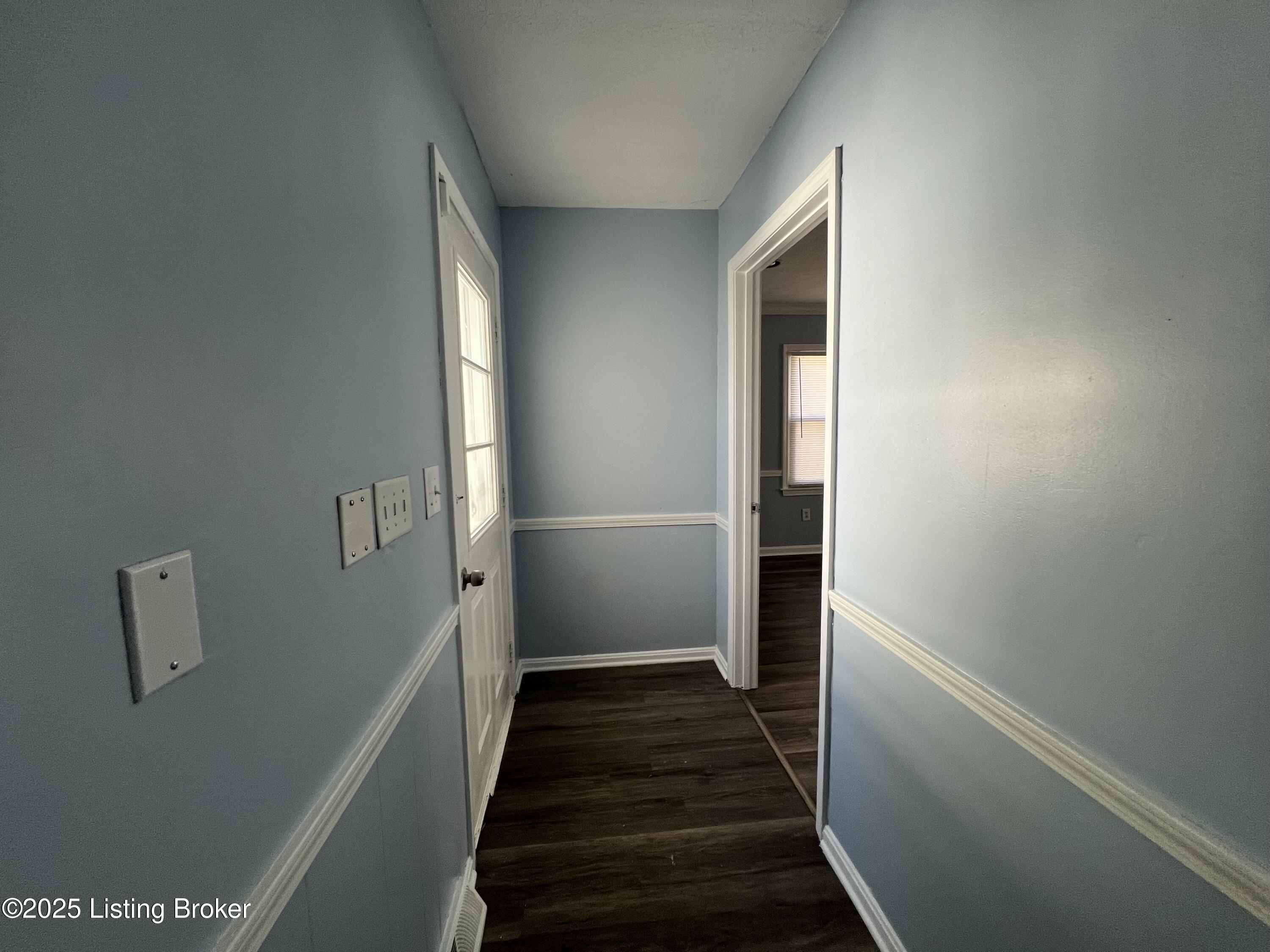 2231 Peaslee Road Louisville, KY 40216 - Photo 28 of 47 Hallway