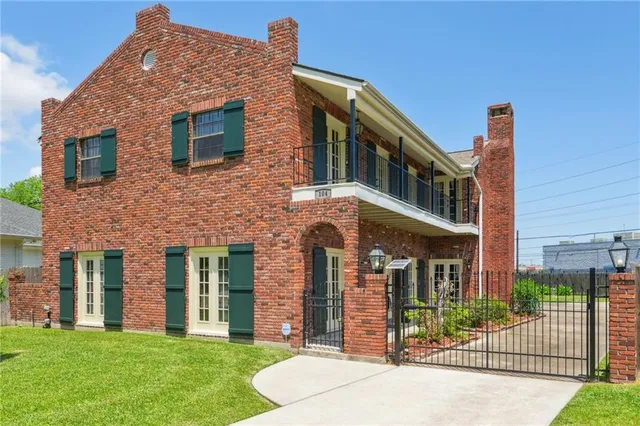 $399,000 | 104 Ducayet Drive, Destrehan, LA 70047