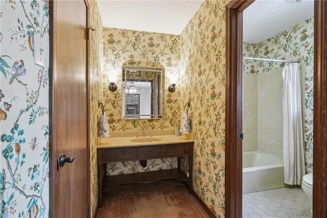 $399,000 | 104 Ducayet Drive, Destrehan, LA 70047