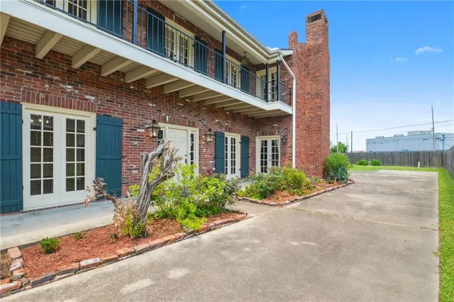 $399,000 | 104 Ducayet Drive, Destrehan, LA 70047