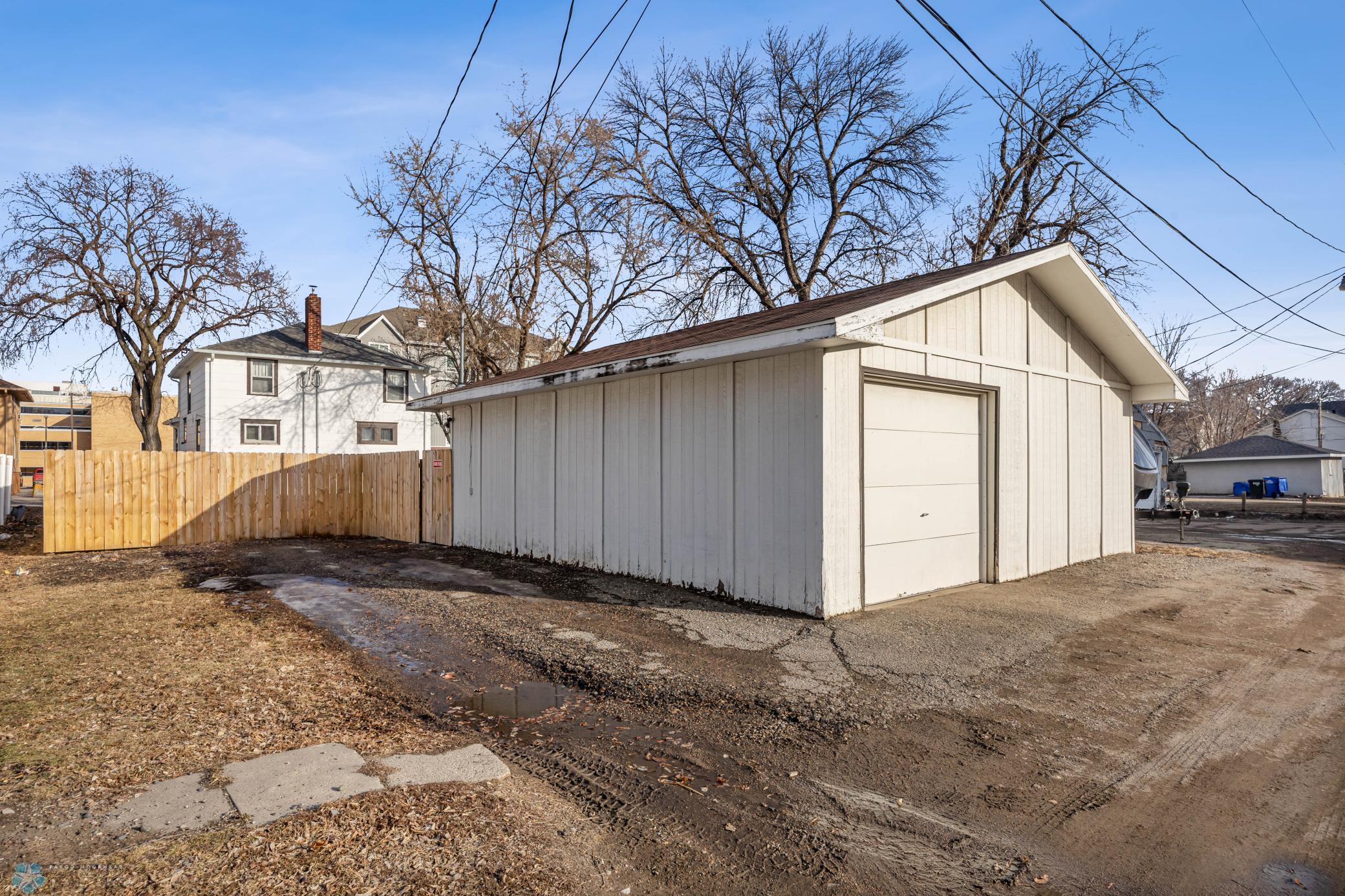 722 7th Street North Fargo, ND 58102 - Photo 5 of 24