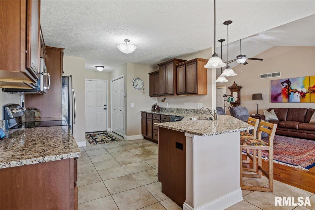 3303 Lakemere Drive Springfield, IL 62711 - Photo 13 of 40