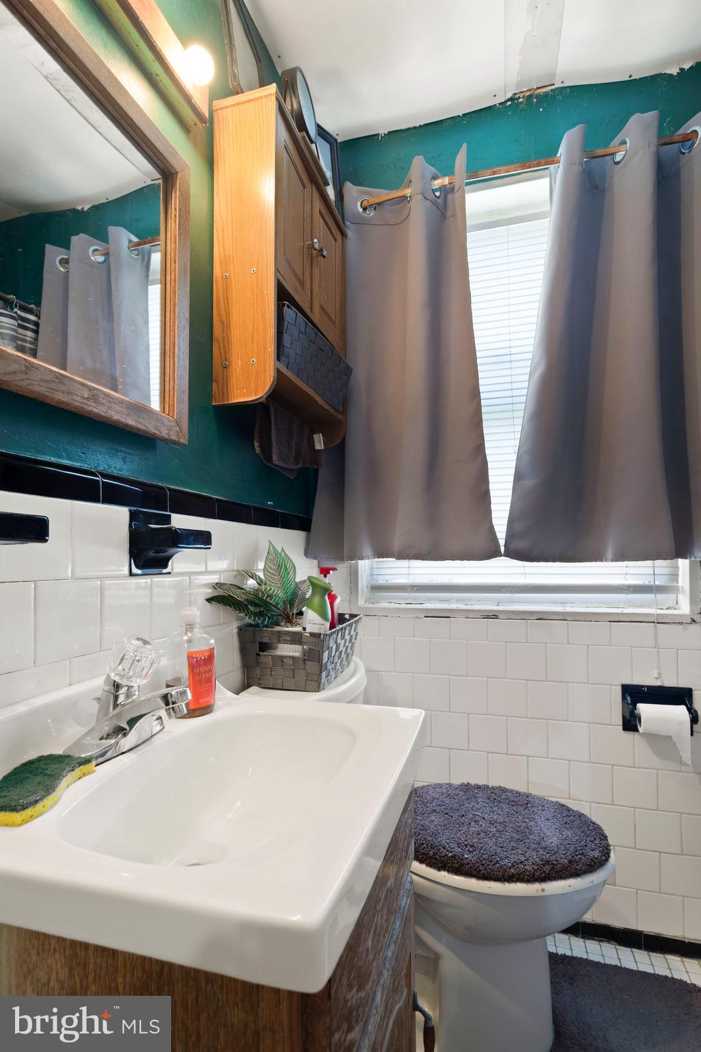 5425 Whitlock Road Baltimore, MD 21229 - Photo 17 of 30 a bathroom with a sink and a toilet