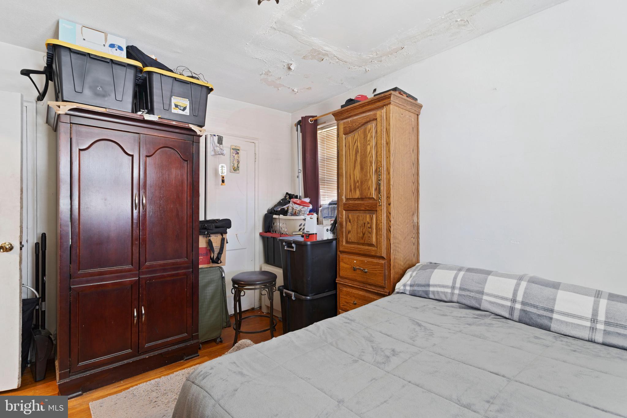 5425 Whitlock Road Baltimore, MD 21229 - Photo 20 of 30 a bedroom with a bed and a closet