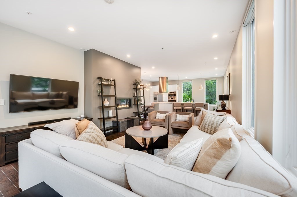 14 I Street, Unit 2 Boston, MA 02127 - Photo 3 of 13