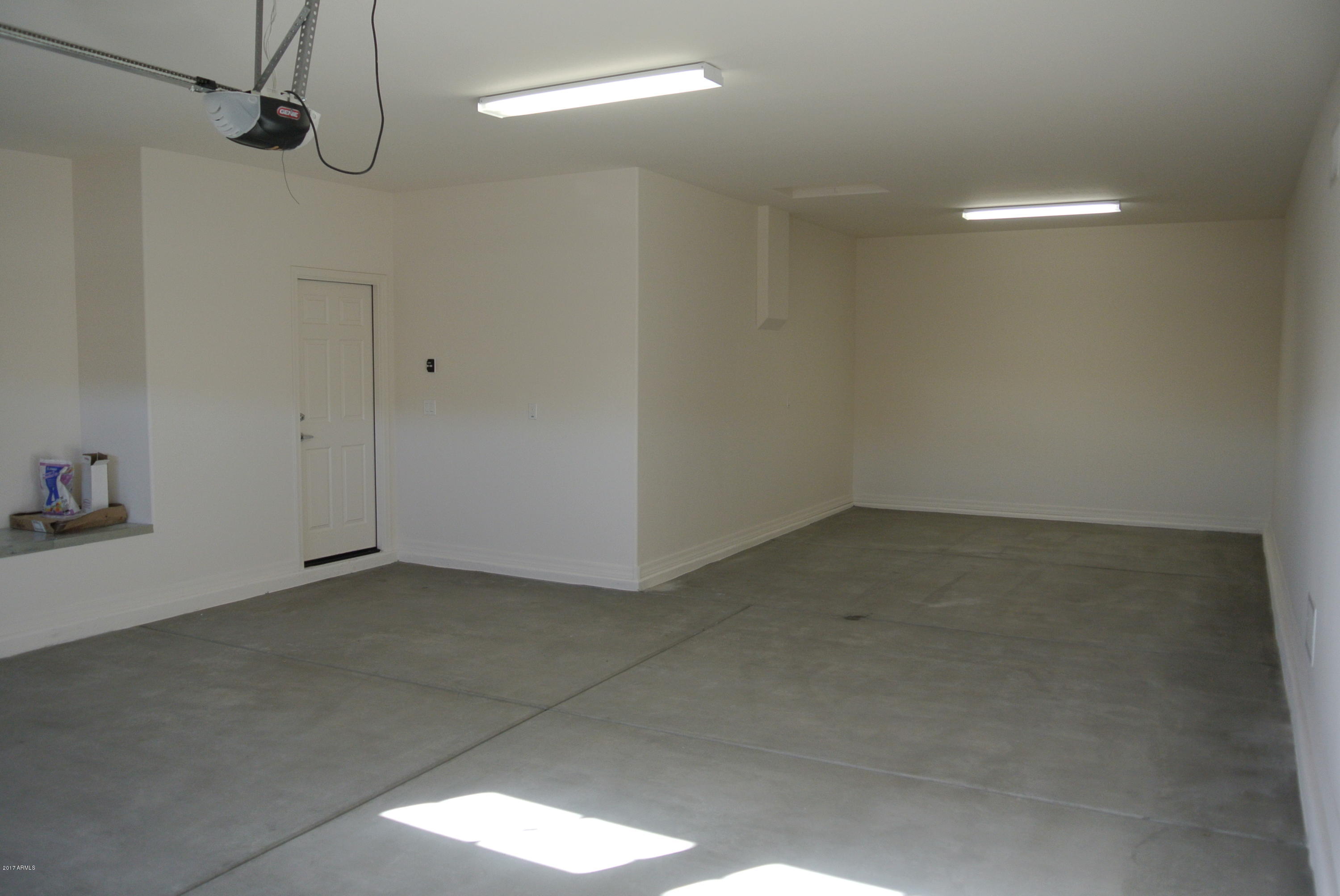 2428 West Beverly Rd. Phoenix, AZ 85041 - Photo 5 of 19 3 car tandem garage