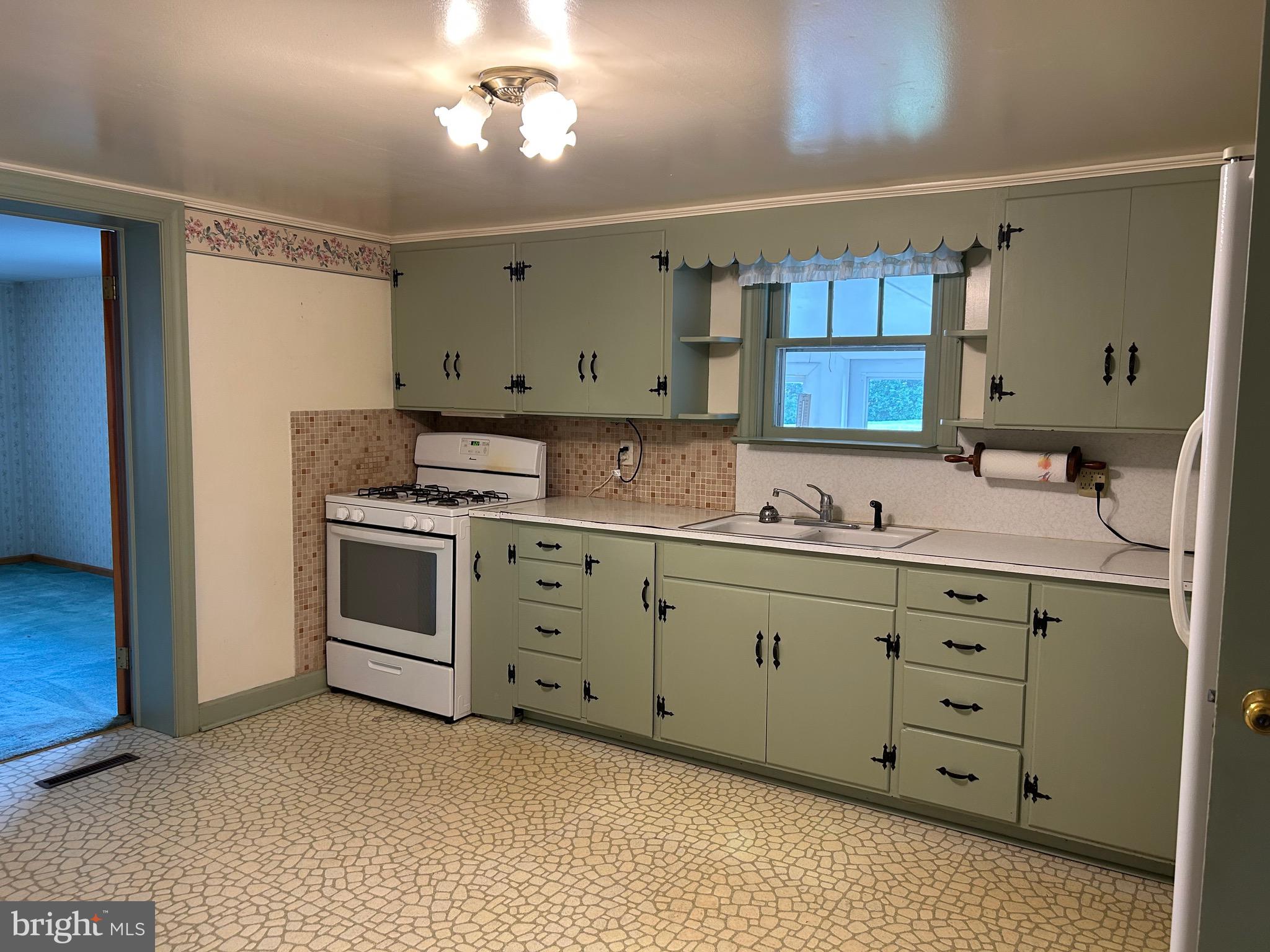 2091 Old Chapel Road Boyce, VA 22620 - Photo 18 of 28 Gas stove