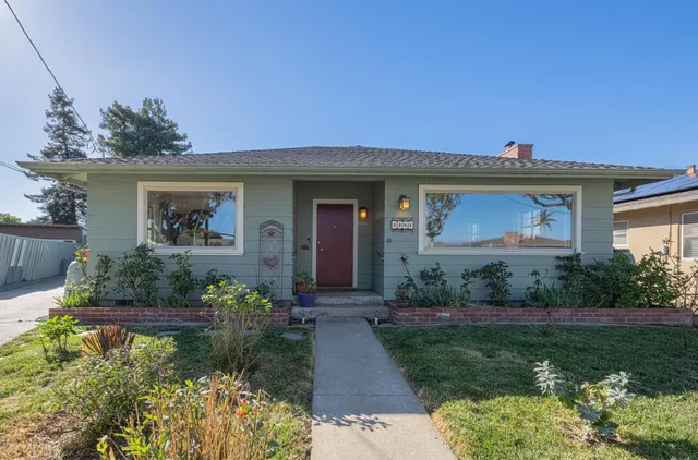 $839,998 | 194 Riker Terrace, Salinas, CA 93901