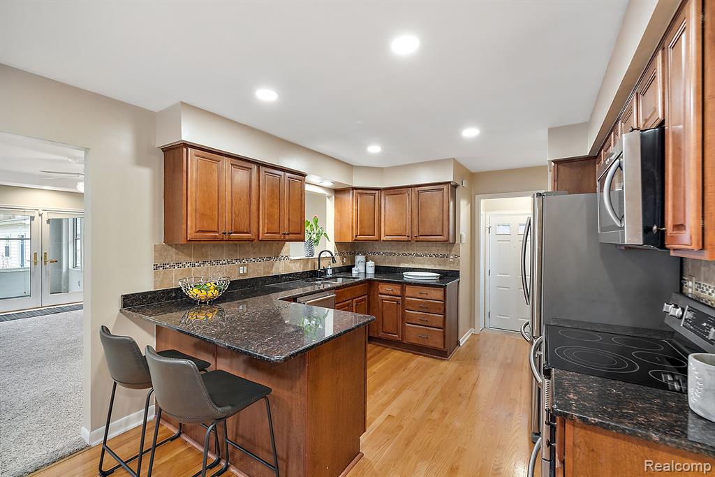 206 Woodside Road Royal Oak, MI 48073 - Photo 10 of 46