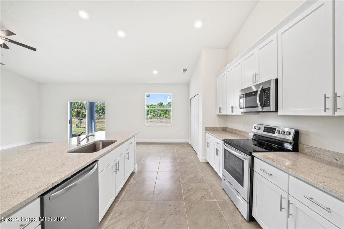 514 Avondale Road Northeast Palm Bay, FL 32907 - Photo 32 of 35 sample