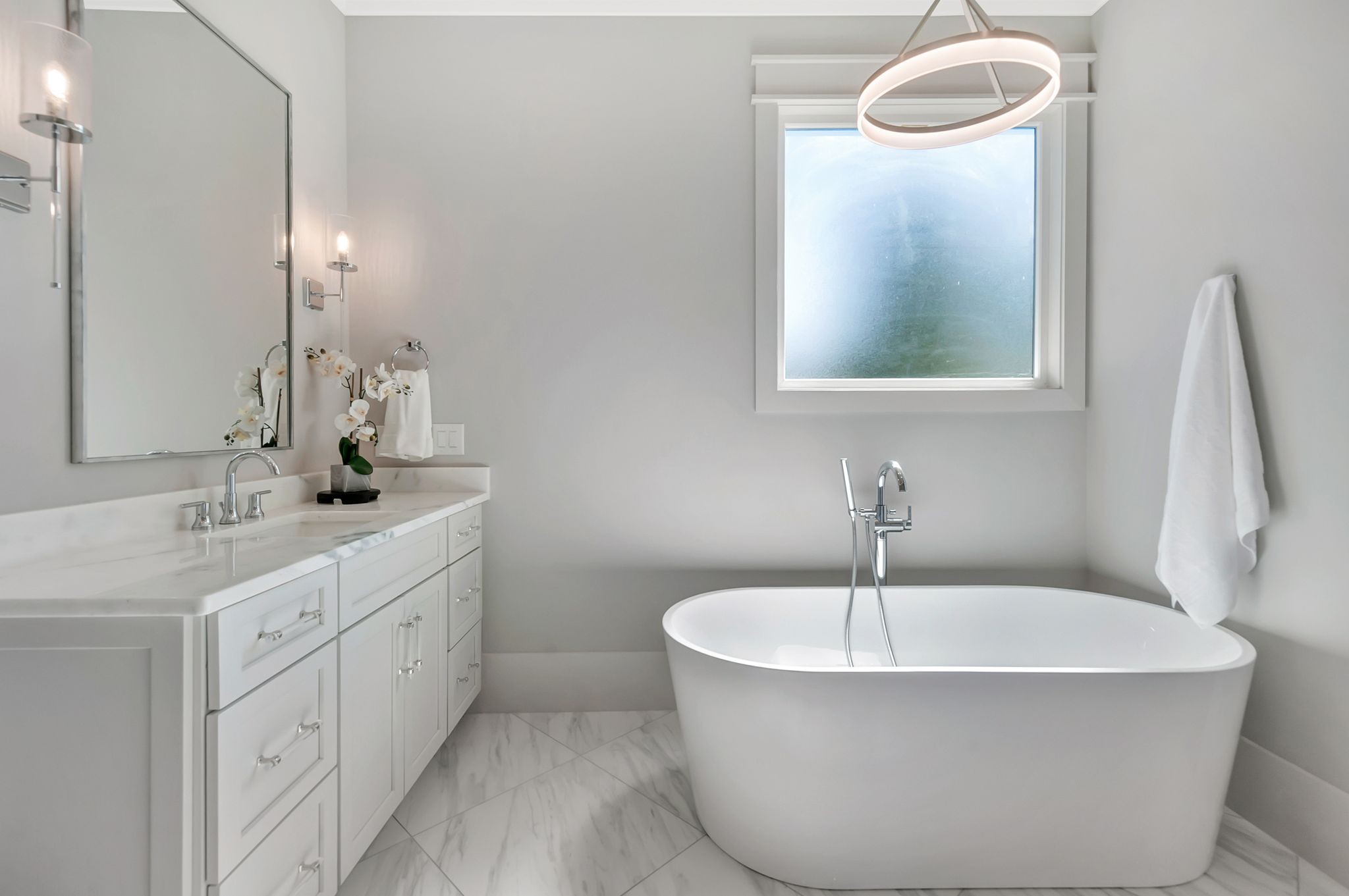 343 Circuit Road Franklin, TN 37064 - Photo 28 of 68 a bathroom with a bathtub and a sink