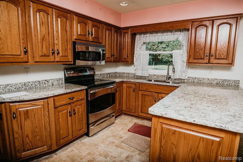 2074 Farnsworth Road Lapeer, MI 48446 - Photo 8 of 40 HNP_1904.jpg